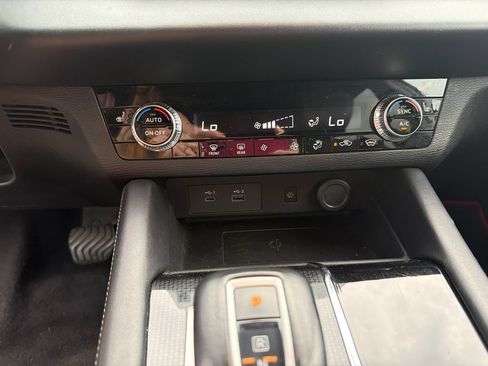 Used 2024 Mitsubishi Outlander AWD image 31