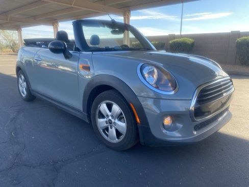 Used 2019 MINI Cooper w/ Signature Upholstery Package image 4