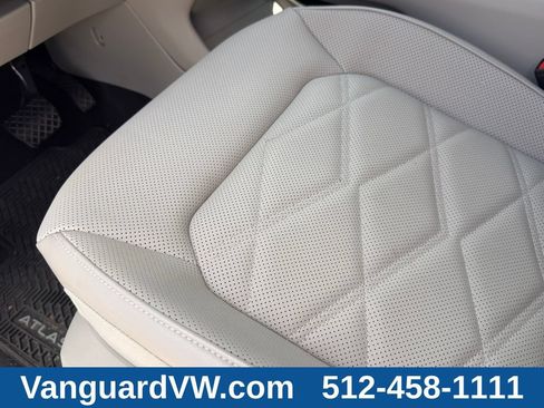 Used 2025 Volkswagen Atlas SE w/ Panoramic Sunroof Package FWD image 18