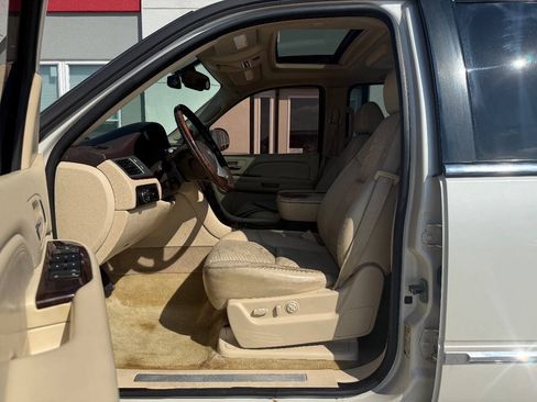 Used 2007 Cadillac Escalade EXT w/ Information Package AWD/4WD image 9