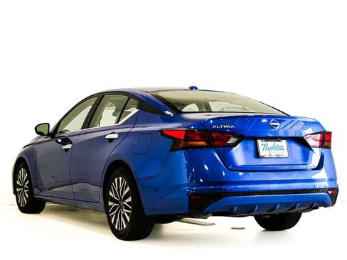 Used 2025 Nissan Altima 2.5 SV FWD image 7