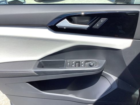 New 2025 Volkswagen Taos S image 28