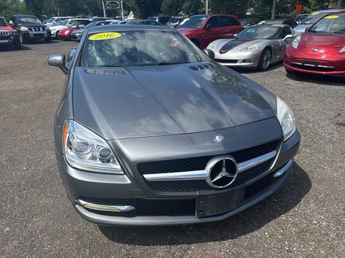 Used 2016 Mercedes-Benz SLK 300 image 4