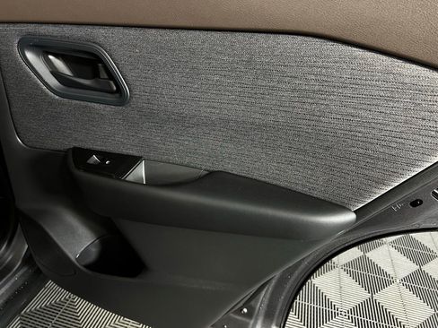 Used 2023 Nissan Rogue S image 26