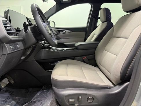 Certified 2025 Chevrolet Traverse LT image 13