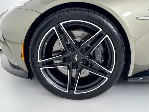 Used 2025 Aston Martin V8 Vantage Coupe RWD image 9
