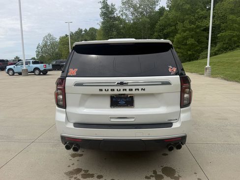 Used 2024 Chevrolet Suburban High Country w/ Premium Package AWD/4WD image 4