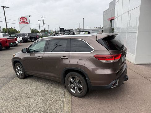 Certified 2018 Toyota Highlander Limited Platinum AWD/4WD image 4