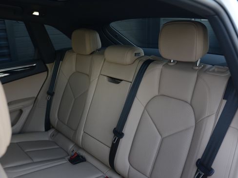 Certified 2026 Porsche Macan AWD/4WD image 32