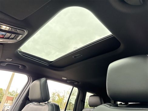 New 2025 Jeep Grand Cherokee Altitude image 17