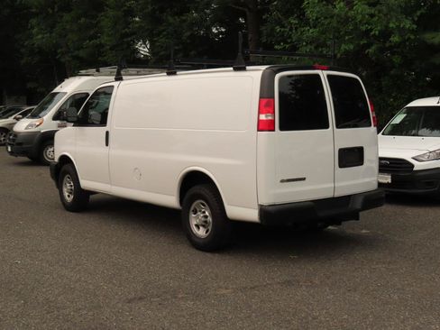 Used 2021 Chevrolet Express 2500 w/ Driver Convenience Package RWD image 4