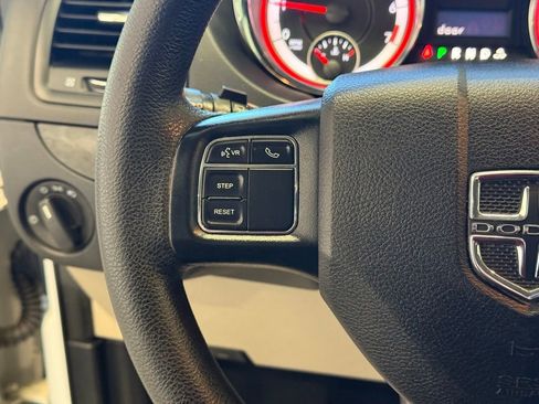 Used 2018 Dodge Grand Caravan SE w/ UConnect Hands-Free Group image 20