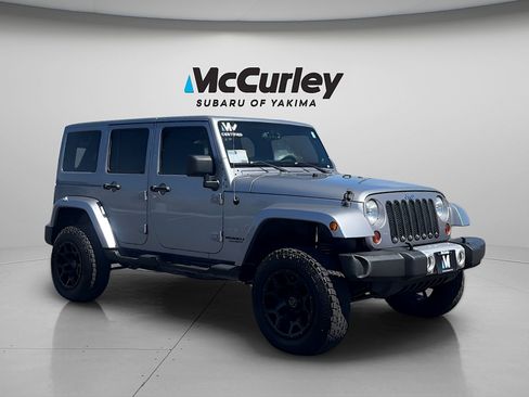 Used 2013 Jeep Wrangler Unlimited Sahara w/ Connectivity Group AWD/4WD image 8