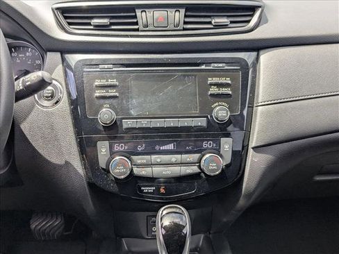 Used 2017 Nissan Rogue SV AWD/4WD image 10