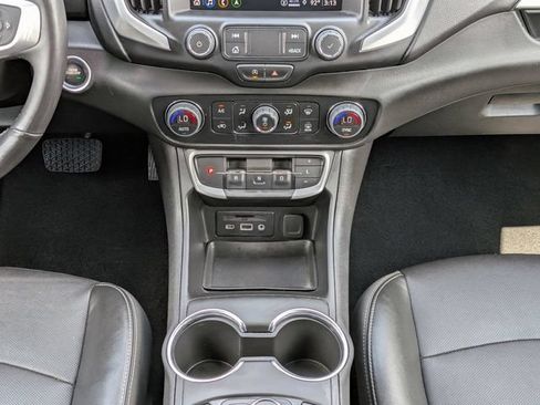 Used 2022 GMC Terrain SLT w/ Infotainment Package II FWD image 17