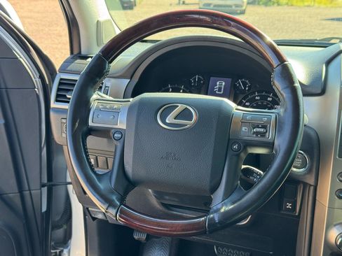 Used 2016 Lexus GX 460 w/ Premium Package image 32