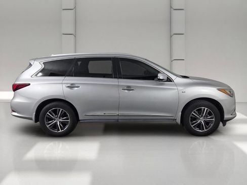 Used 2019 INFINITI QX60 Luxe w/ Essential Package FWD image 4