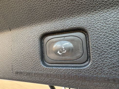 Used 2017 Ford Explorer XLT w/ Equipment Group 202A FWD image 24