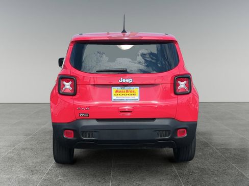 Used 2023 Jeep Renegade Latitude image 4