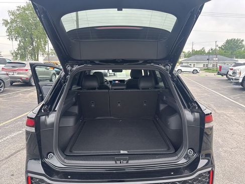 Used 2026 Volkswagen Tiguan SE R-Line FWD image 39