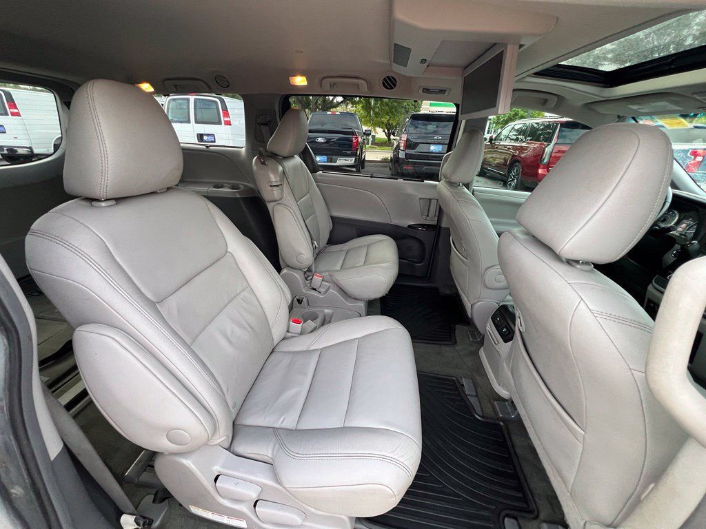 Used 2017 Toyota Sienna FWD image 25
