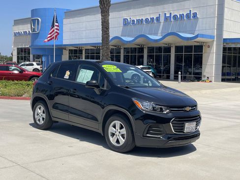 Used 2019 Chevrolet Trax LS w/ Tint and Cruise Package FWD image 1