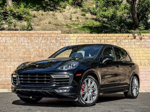 Used 2017 Porsche Cayenne GTS image 2