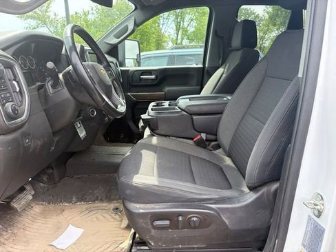 Used 2022 Chevrolet Silverado 2500 LT w/ Convenience Package AWD/4WD image 4