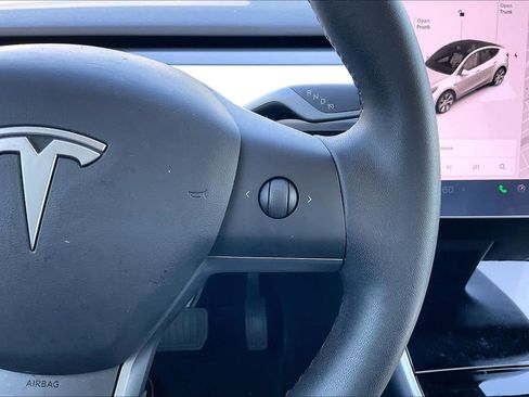 Used 2021 Tesla Model Y Long Range image 25