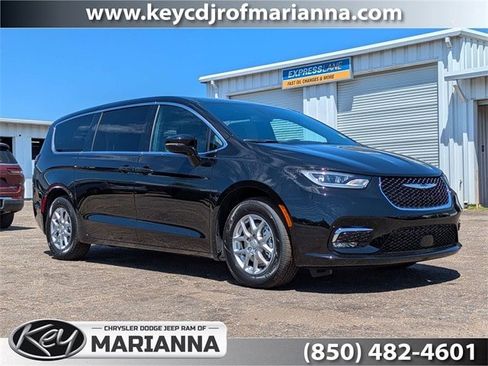 New 2026 Chrysler Pacifica Select image 1