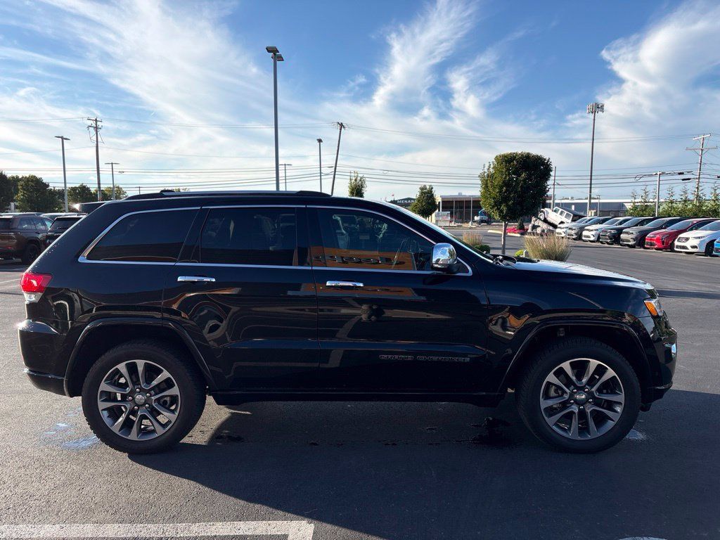 Used 2018 Jeep Grand Cherokee Overland AWD/4WD image 6