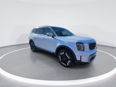New 2025 Kia Telluride S image 2