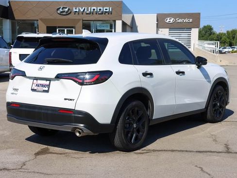 Used 2024 Honda HR-V Sport image 3