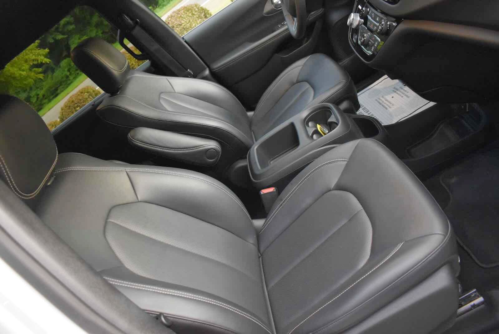 Used 2025 Chrysler Pacifica Select FWD image 43