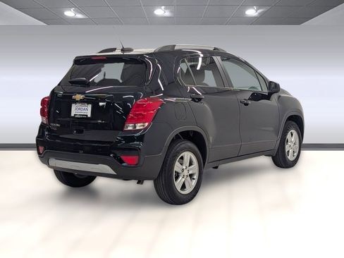 Used 2021 Chevrolet Trax LT w/ LT Convenience Package image 7