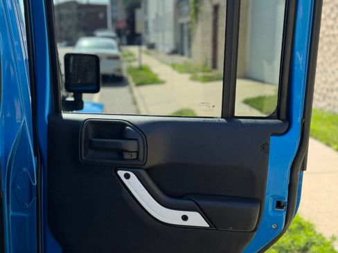 Used 2014 Jeep Wrangler Unlimited Sahara AWD/4WD image 17