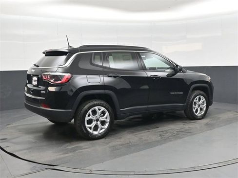 New 2026 Jeep Compass Latitude w/ Mopar Graphics Package image 4