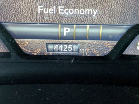 Used 2025 RAM 1500 4x4 Crew Cab image 32