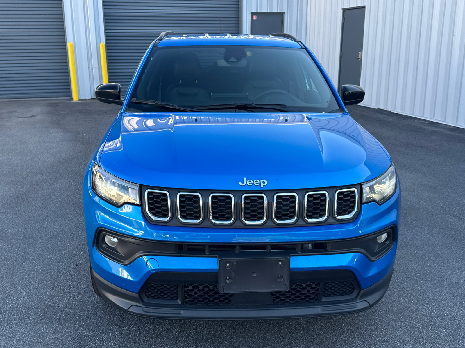 Used 2024 Jeep Compass Latitude AWD/4WD image 2