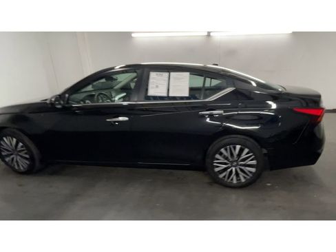 Used 2024 Nissan Altima 2.5 SV image 6