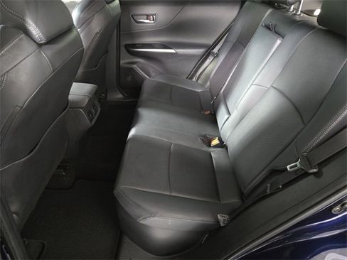 Used 2021 Toyota Venza Limited image 14