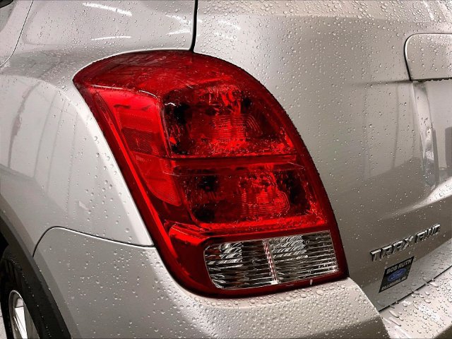 Used 2018 Chevrolet Trax LS AWD/4WD image 28