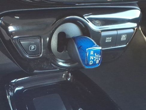 Used 2017 Toyota Prius Three image 23