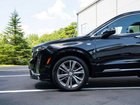 Used 2022 Cadillac XT6 Premium Luxury AWD/4WD image 3