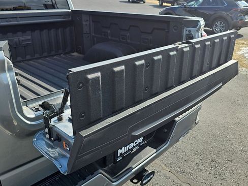 Used 2025 GMC Sierra 1500 AT4 image 34