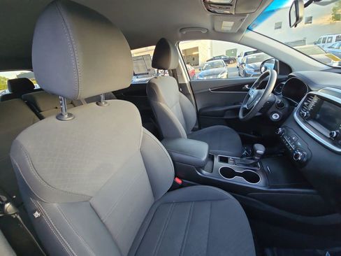 Used 2020 Kia Sorento LX FWD image 10