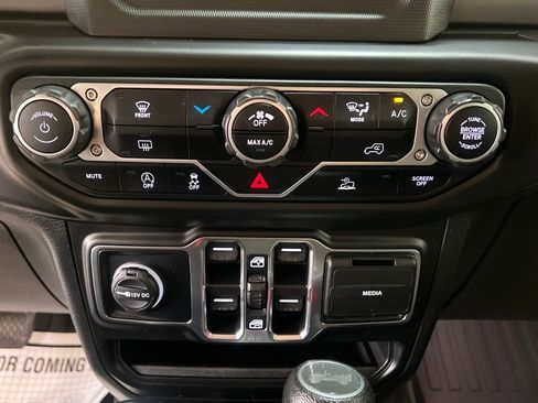 Used 2023 Jeep Wrangler Unlimited Sport AWD/4WD image 29