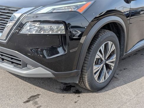 Used 2023 Nissan Rogue SV image 9