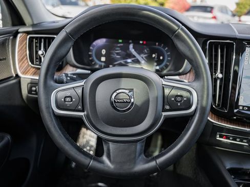 Certified 2022 Volvo XC60 B5 Momentum w/ Climate Package image 27