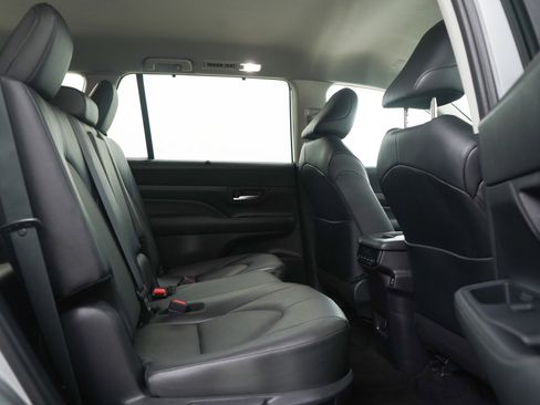 Used 2024 Toyota Grand Highlander XLE image 12